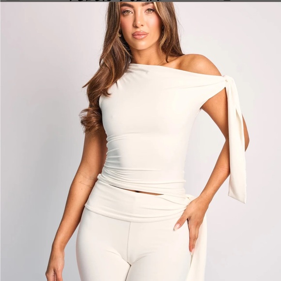 Two piece set - Picture 2 of 5